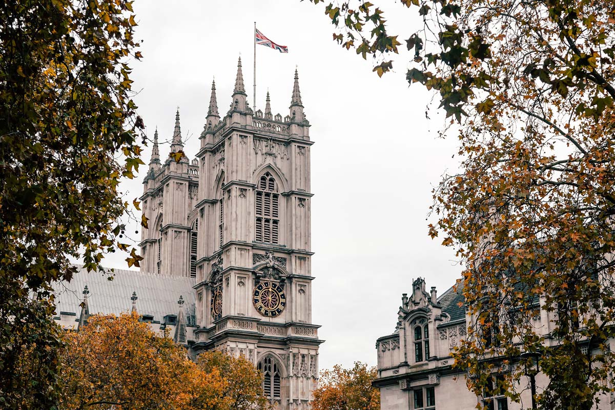 baume-himmel-kirche-gebäude-weiß-flagge-london