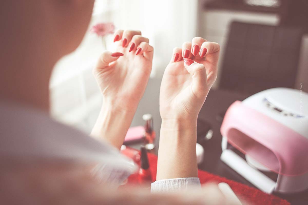 Lange Nägel-Long Nails-rot-red-fingernägel-nails-hands-hände