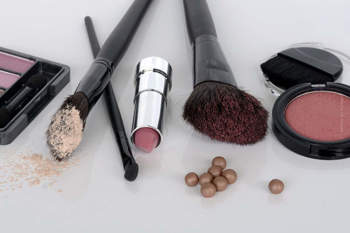 Beauty Guide-Pflege-Make up-Pinsel-Blush-Lippenstift-Pink-Palette-Naturkosmetik
