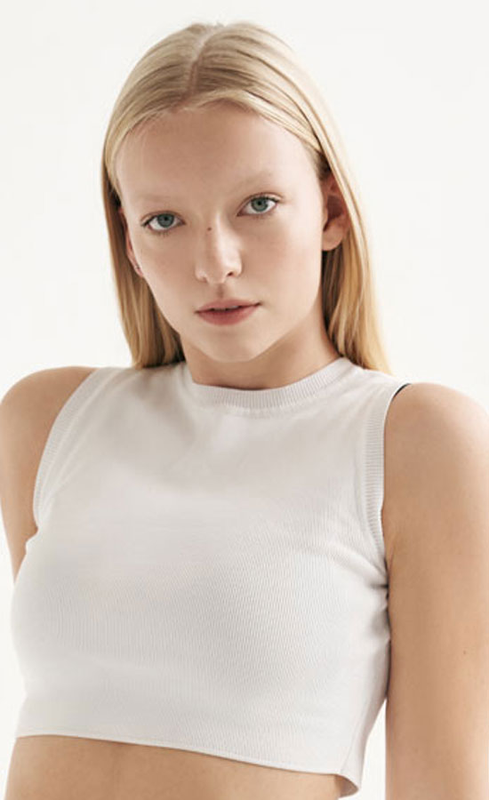 Linda Mohnke<br /><span class="model-data-overview">EU 178cm | US 5′ 10“</span>