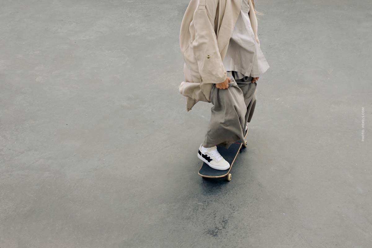 new-balance-white-shoes-person-is-skating-grey-tones