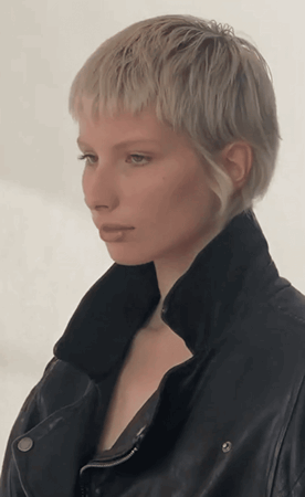 Maggie Soler<br /><span class="model-data-overview">EU 173cm | US 5′ 8“</span>