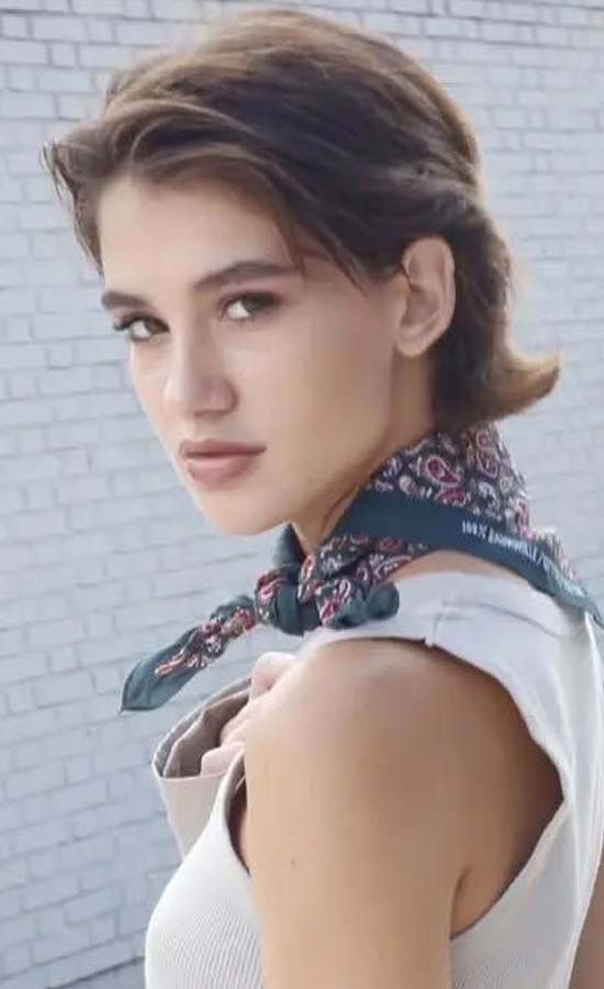 Julia Janeiro<br /><span class="model-data-overview">EU 177cm | US 5’9.5“</span>