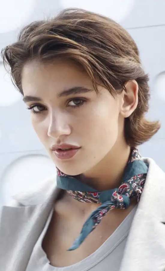 cover-julia-janeiro-femlae-model-side-profile-editorial