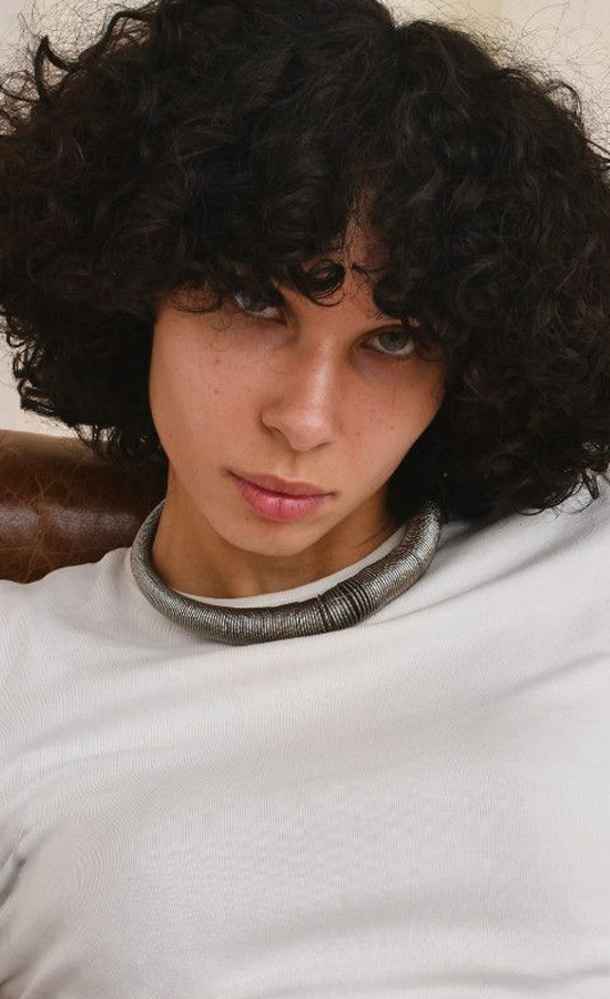 Chérine Hanique – Model bei CM Models, Runway, schwarze Locken